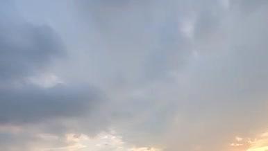 晴朗傍晚风起云涌延时2视频的预览图